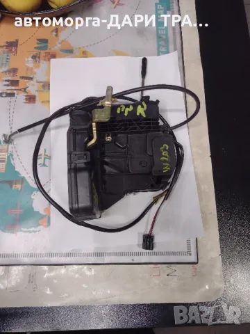 Брава за предна дясна врата на Мерцедес Ц W203 04г., снимка 2 - Части - 48724825