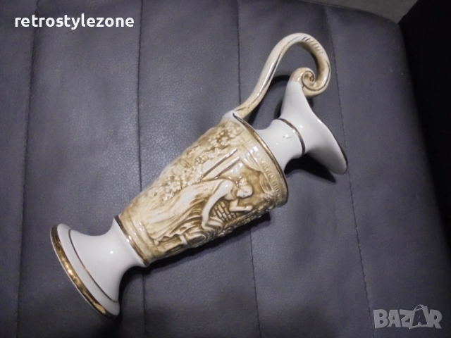 № 8365 Стара декоративна порцеланова кана R. Capodimonte    , снимка 4 - Други ценни предмети - 52418200