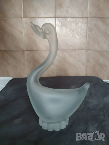 стъклена статуетка-лебед