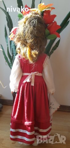 Продавам 58 годишна кукла в народна носия., снимка 4 - Антикварни и старинни предмети - 35520835