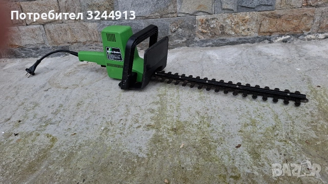 Английски електрически храсторез Black Decker HT420S, снимка 2 - Градинска техника - 53219937