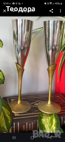 Две ретро  месингови чаши се продават. 