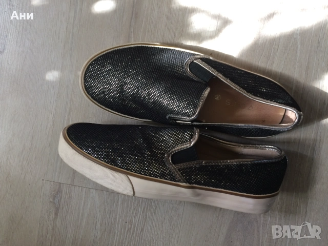 Лъскави черни гуменки № 38.