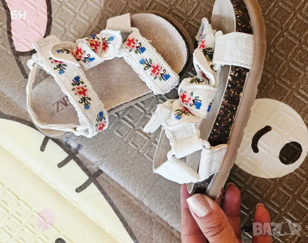 детски сандали на Zara 23 номер , снимка 4 - Детски сандали и чехли - 56201293