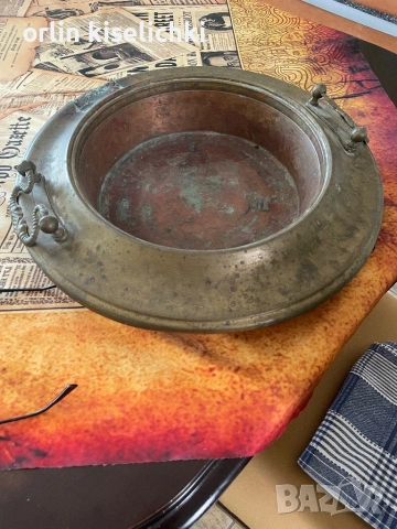Античен поднос ,съд за течности и …..
