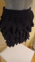 Черна къса пола с волани, снимка 1 - Поли - 44718909