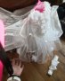 Бяла рокличка с 3Д цветенца , снимка 1 - Детски рокли и поли - 42641279