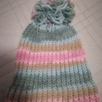 Ръчно плетени шапки, снимка 1 - Шапки - 42854025