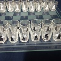 Стъклен шах-Игра за пиене.Фигурите на шаха са чашки., снимка 1 - Антикварни и старинни предмети - 29160978