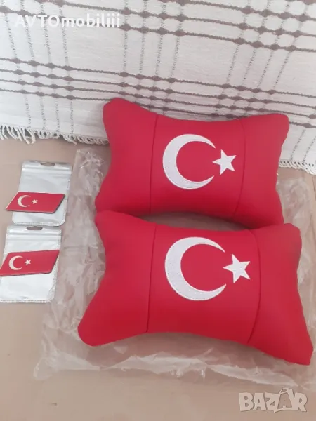 Продавам червени кожени възглавнички за седалка на автомобил с бродерия турското знаме , снимка 1
