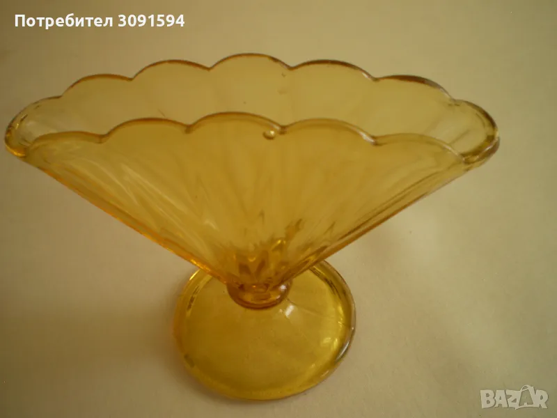 Ваза салфетник красива и трудна за намиране форма  цвят карамел, снимка 1