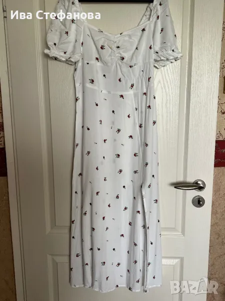 Нова женствена нежна бяла дълга рокля 100% вискоза рози , снимка 1