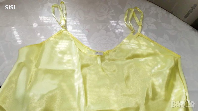 Жълта сатенена нощничка, снимка 1