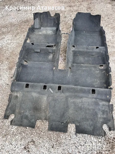 Мокет за Тойота Аурис. 2010-2012г. Две врати , снимка 1