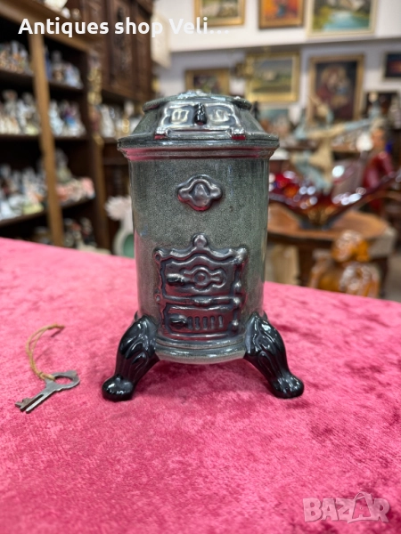 Порцеланова касичка с ключ Goebel №7477 , снимка 1