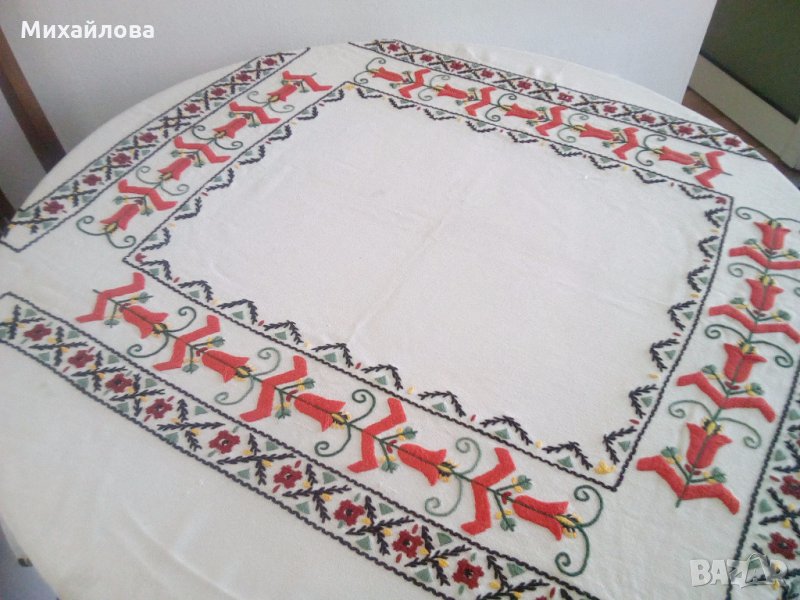 Ръчно извезана покривка, снимка 1