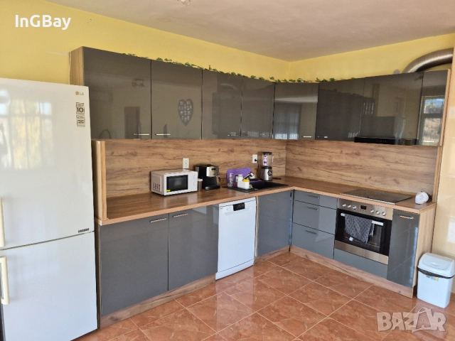 Продавам 1/2 къща (многостаен/4-стаен етаж 160кв., 1 ет. + 1/2 таванско помещение 30кв.), снимка 3 - Етаж от къща - 52268493