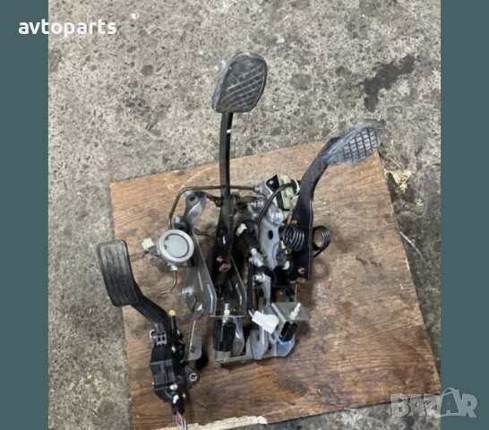 Subaru legacy 2011година 2.0d 150ks педали