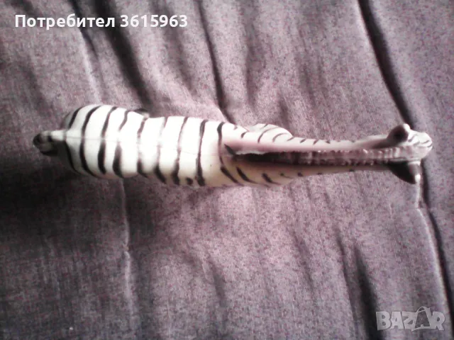 Пластмасова зебра, снимка 2 - Фигурки - 39424665