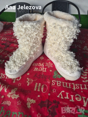 Бели ботуши