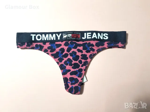 Дамски прашки Tommy Jeans с розов леопрдов принт и голям ластик с логото на марката.