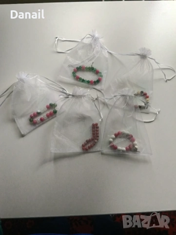 Ръчно изработени гривни от полускъпоценни камъни