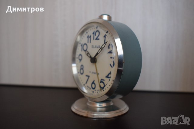 Ретро часовник-будилник Слава, снимка 2 - Антикварни и старинни предмети - 31929959