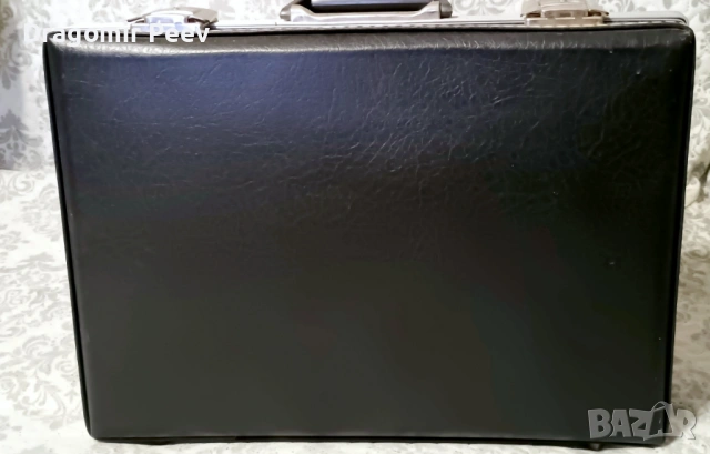 Класическо куфарче (дипломатическо) от черна изкуствена кожа