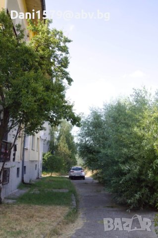 Давам под наем УПИ 1373кв.м