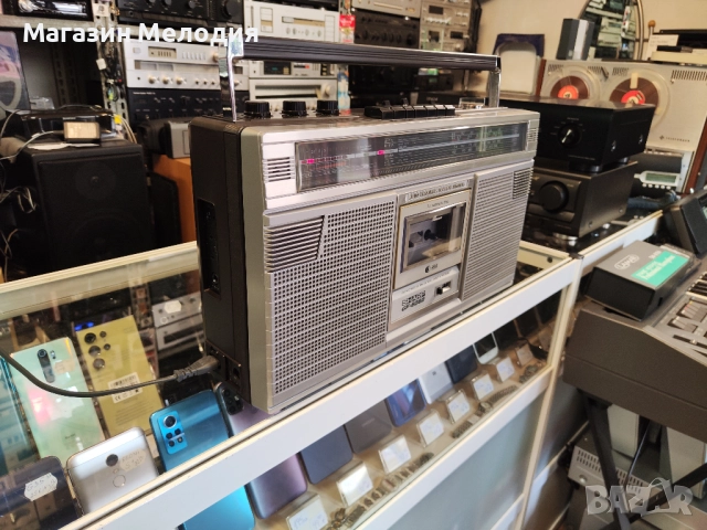 Радиокасетофон SHARP GF-6060 В отлично техническо и визуално състояние., снимка 3 - Радиокасетофони, транзистори - 51879177