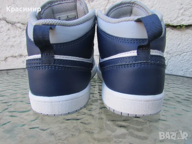 Детски маратонки Nike Air Jordan 1 Mid , снимка 2 - Детски маратонки - 56239375