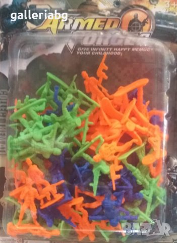 Комплект с много фигурки на малки войници 