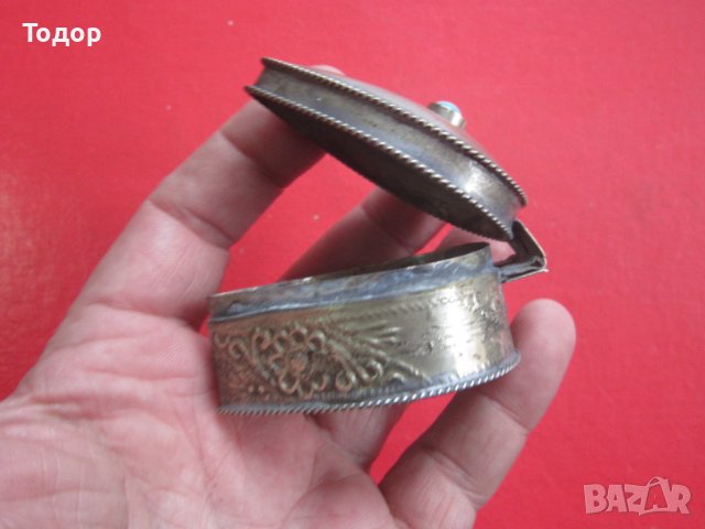 Старинна бронзова кутийка с гравюри , снимка 5 - Колекции - 36590013