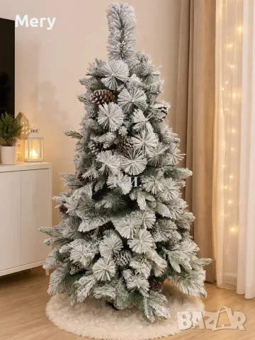 Заснежена елха с шишарки 