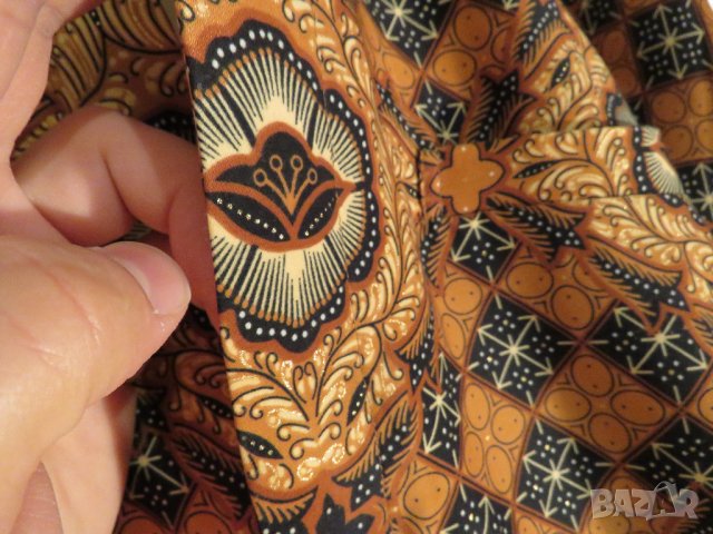 бутикова мъжка  риза с ефектни шарки и  златисти орнаменти-  Batik Keris.- красота която спира дъха , снимка 3 - Ризи - 30304832