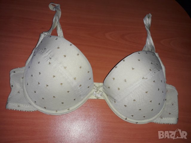 Цветен сутиен светлорезидав на точки