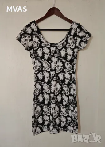 Нова рокля по тялото М размер графитено черно сива с бели цветя памучна 