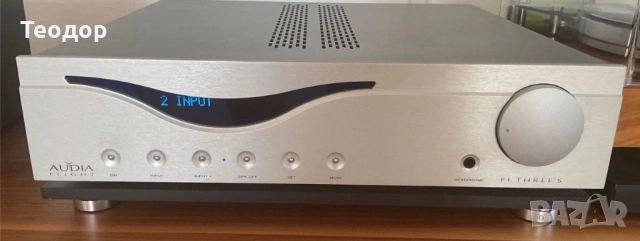 Интегриран усилвател Audia Flight FL Three S, снимка 3 - Ресийвъри, усилватели, смесителни пултове - 54240109