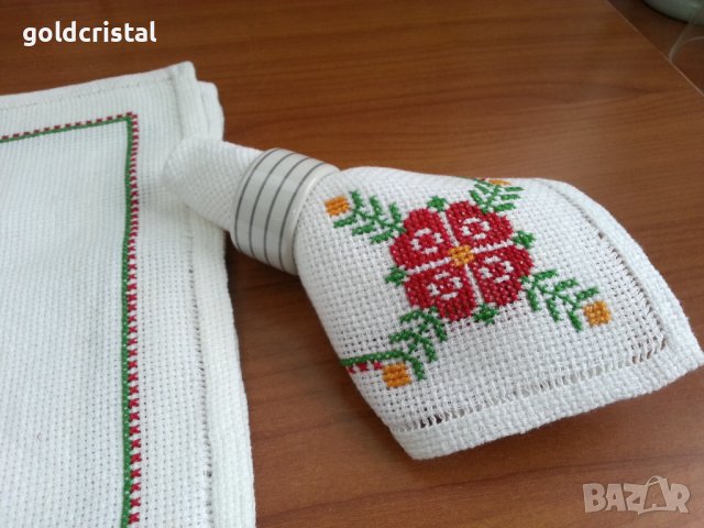 Текстилни салфетки ръчна бродерия , снимка 1 - Покривки за маси - 37347958