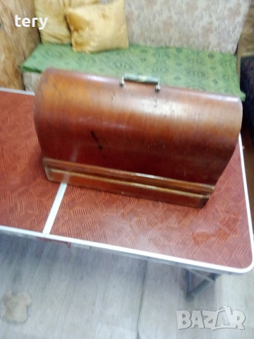 Продавам руска шевна машина Варна Център , снимка 2 - Антикварни и старинни предмети - 53954793
