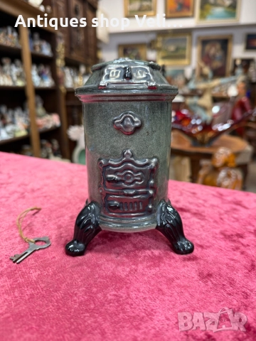 Порцеланова касичка с ключ Goebel №7477 