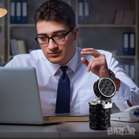 Пепелник за кола, синя светлина, 11см, снимка 3 - Аксесоари и консумативи - 40651928