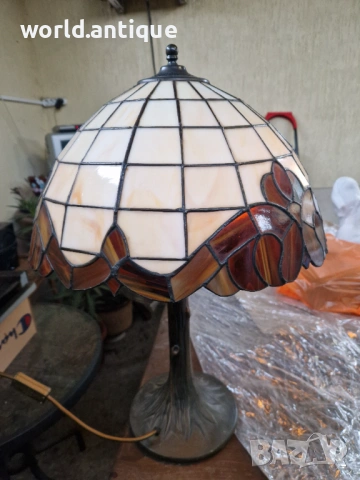 Прекрасна голяма настолна лампа Тифани , снимка 8 - Настолни лампи - 53063180