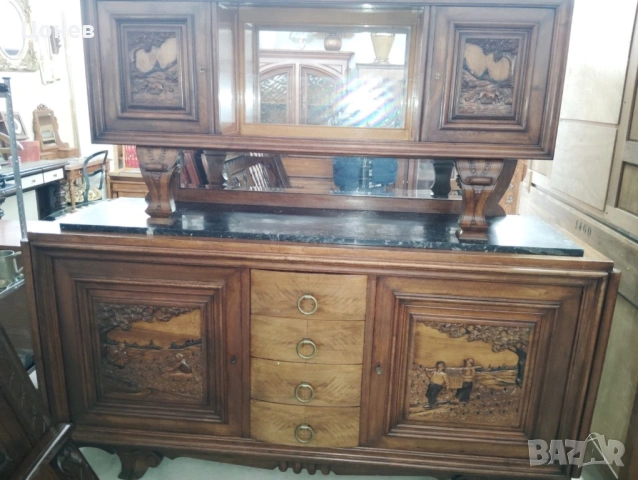 Шкаф с мраморен плот 