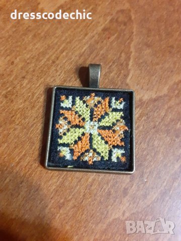 Колие с бродирана шевица , снимка 10 - Колиета, медальони, синджири - 31774929