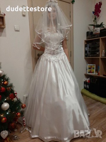 Сватбена рокля с кристали 