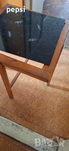 Продавам масичка квадратна със стъкло соц ретро 68x68x64, снимка 4 - Маси - 53199171