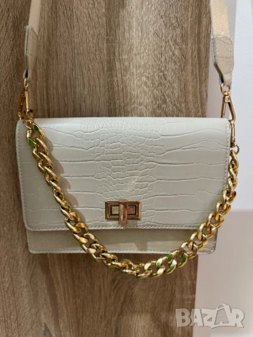 Дамска чанта , снимка 2 - Чанти - 50613456