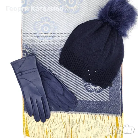 Дамски зимен комплект шапка, шал и ръкавици в тъмно синьо Код на продукта:DK-0082