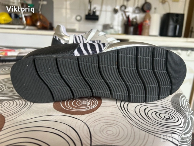 Дамски маратонки, снимка 3 - Маратонки - 54054034